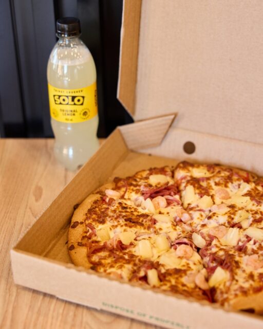 Takeaway night? Nothing beats your favourite pizzas from @smokinjoes_caulfieldnorth and maybe one of their delicious desserts too. 😍 Call the team on (03) 9123 0074 to order.